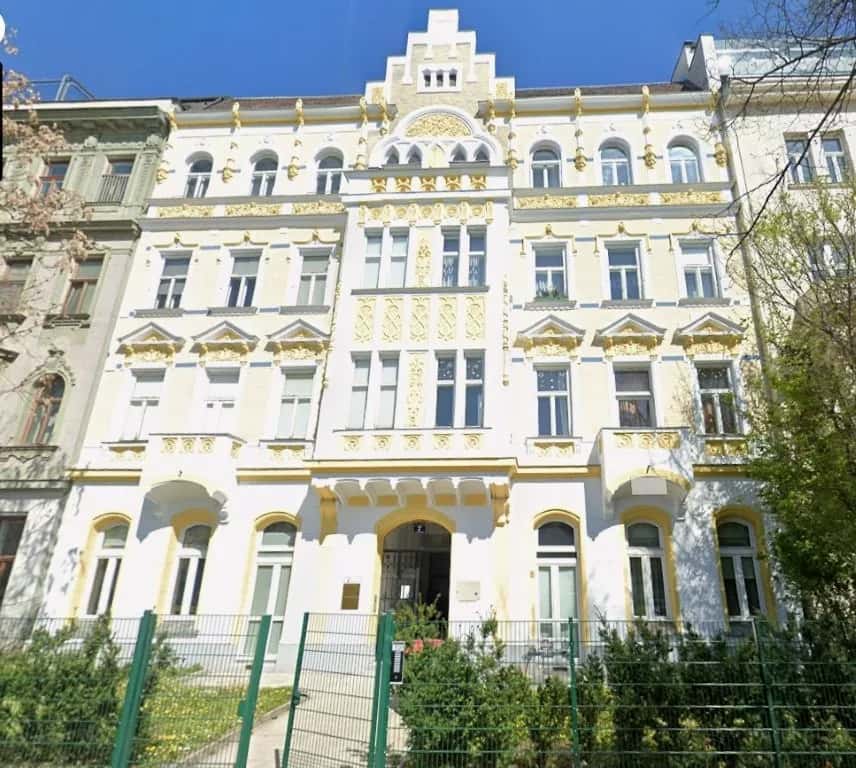 Detailreiche Wiener Gründerzeitfassade
