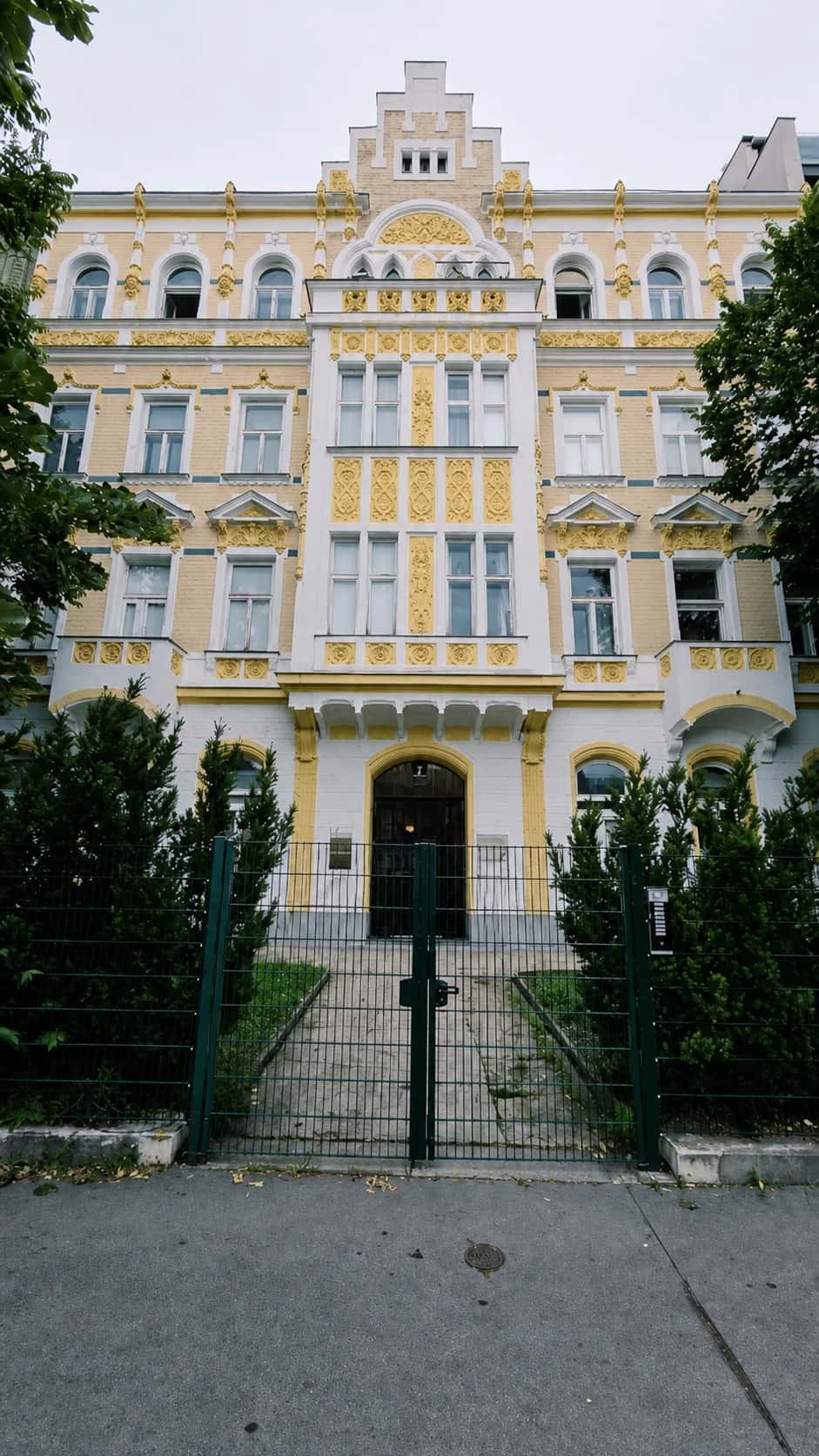 Detailreiche Wiener Gründerzeitfassade